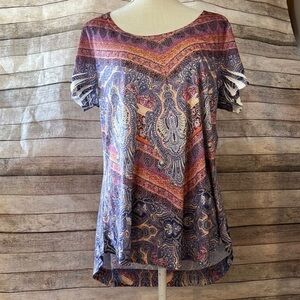 Very cute Hi/Low Women’s Shirt. No Size or tag for brand. See description